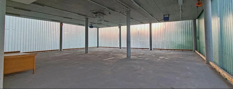 200m2 Lagerfläche mit Warenlift und Treppenhauszugang