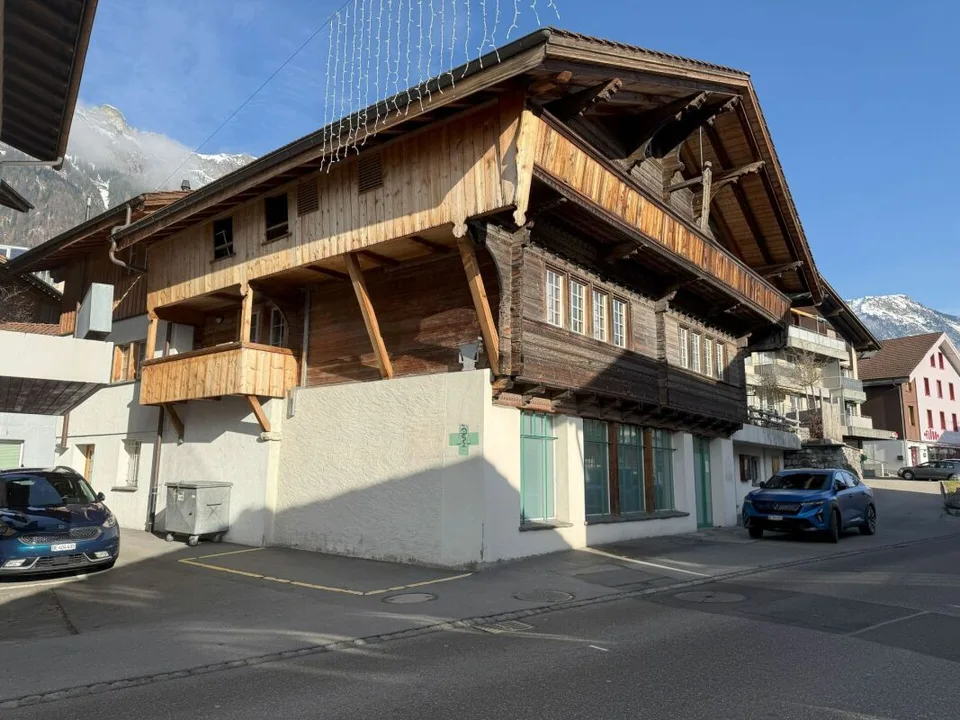 Locaux commerciaux polyvalents dans un excellent emplacement de trafic