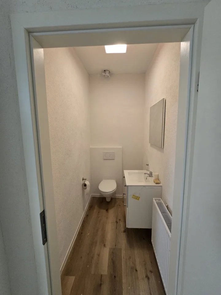 Schönes neues Lokal im 1. Stock mit 116m2 und einem inklusiven Parkplatz