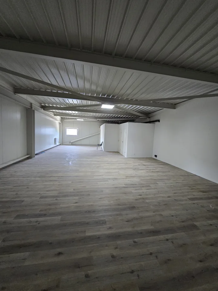 Superbe local neuf au 1er étage de 116m2 avec une place de parc incluse