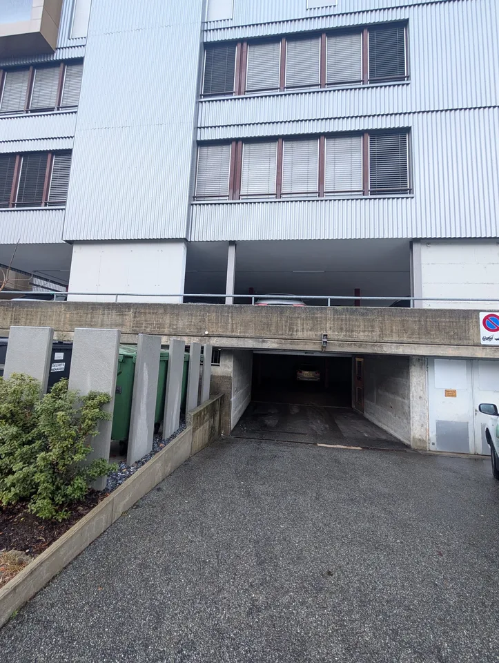 Zu vermieten! Überdachte oder innenliegende Parkplätze, nahe dem Bahnhof, in Martigny! – Foto 9 von 10
