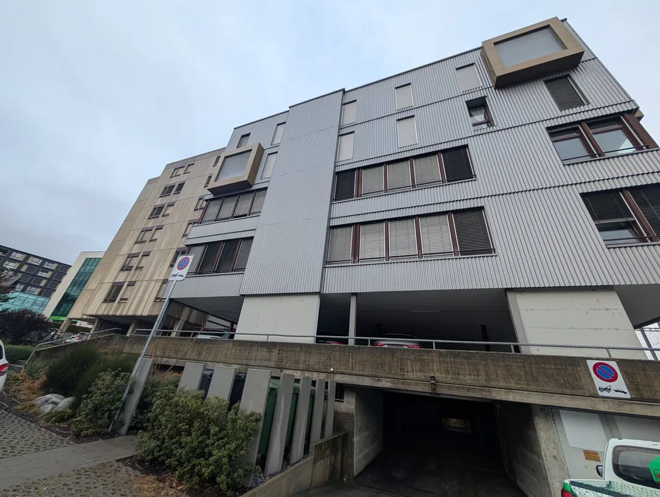 Zu vermieten! Überdachte oder innenliegende Parkplätze, nahe dem Bahnhof, in Martigny! – Foto 10 von 10