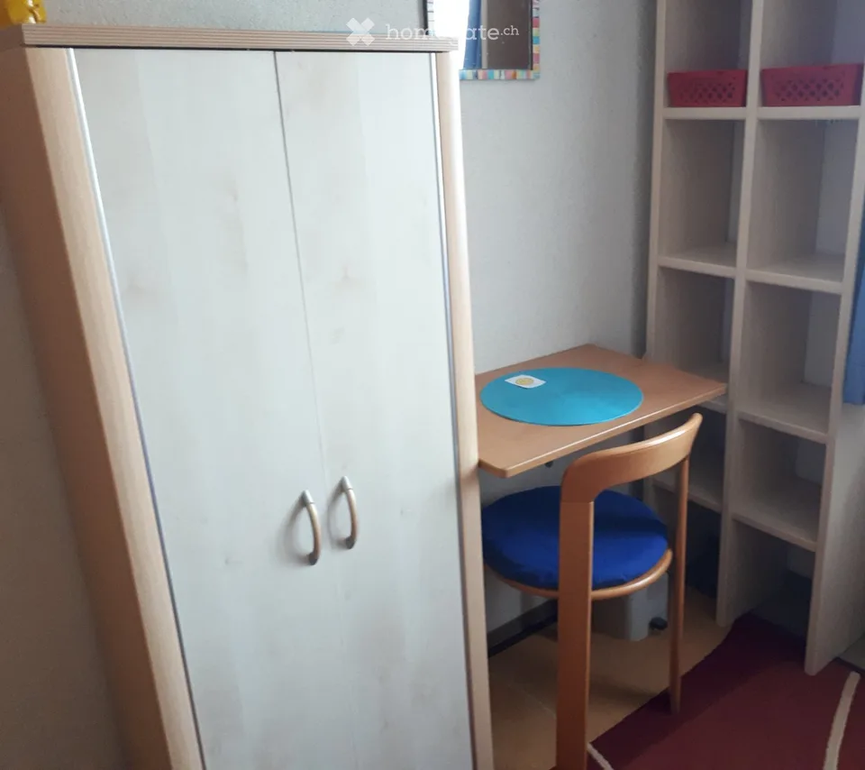 möbliertes Zimmer mit gratis Parkplatz