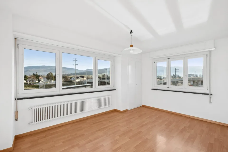 Erster Mietmonat kostenlos! Schönes und geräumiges 3.5-Zimmer-Apartment zur Miete !!!