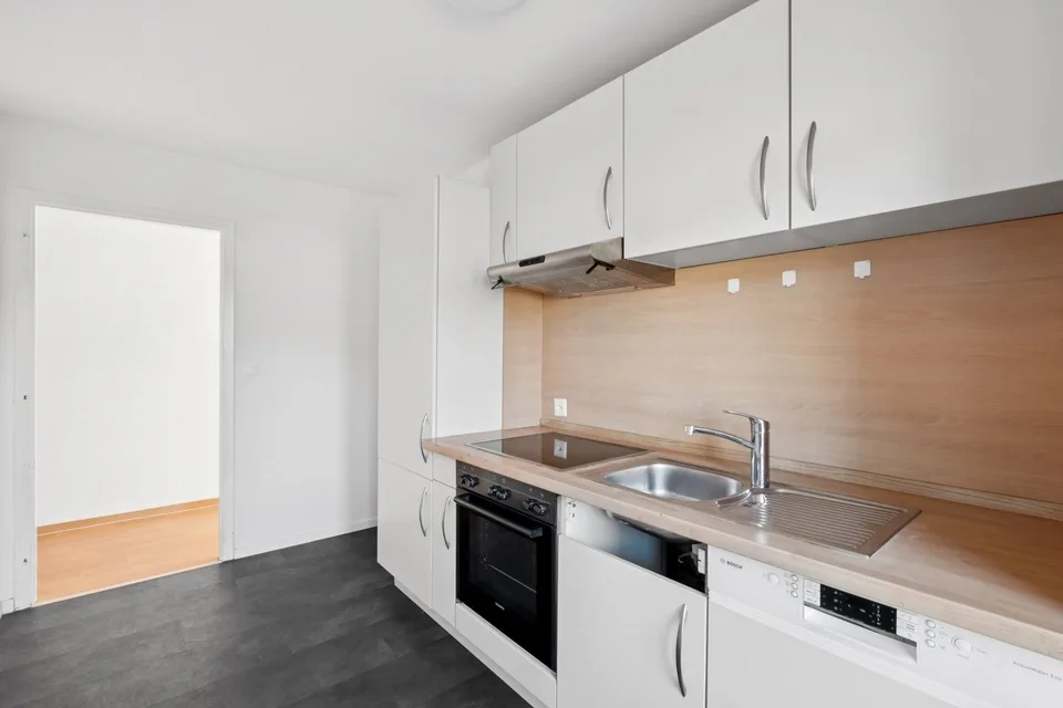 Erster Mietmonat kostenlos! Schönes und geräumiges 3.5-Zimmer-Apartment zur Miete !!!