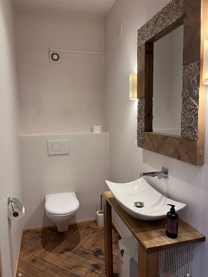 Renovated commercial space in top location in Biel – ideal for salon, practice, or office – photo 7 of 8
