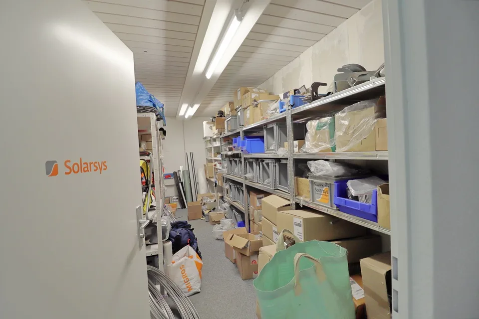 Büro, Praxis, Lagerräume, Parkplätze verfügbar
