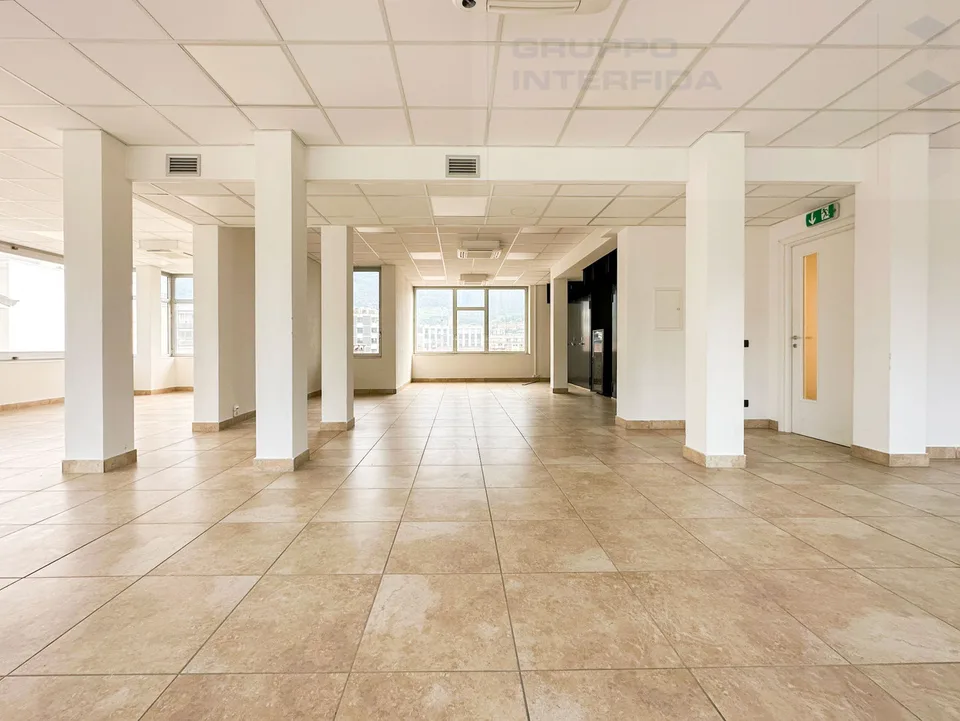 LUMINOSI UFFICI IN POSIZIONE STRATEGICA