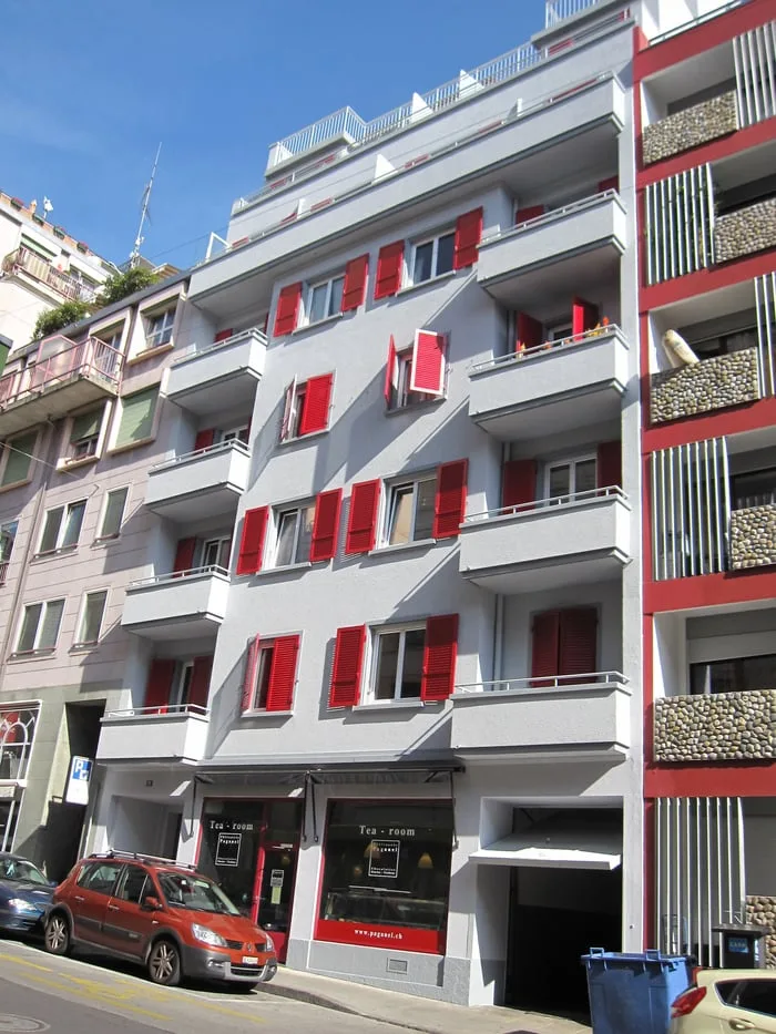 Locaux commerciaux bruts de 331m2 sur 3 niveaux.