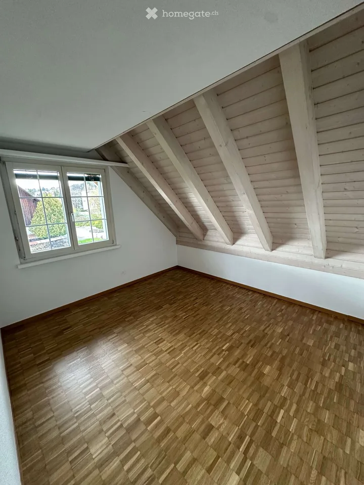 Grosszügige 5.5-Zimmer-Dachwohnung in Buchs ZH