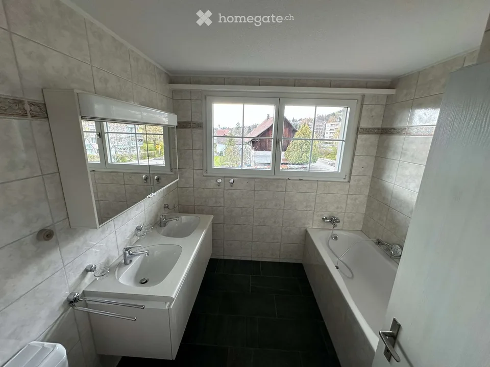 Grosszügige 5.5-Zimmer-Dachwohnung in Buchs ZH