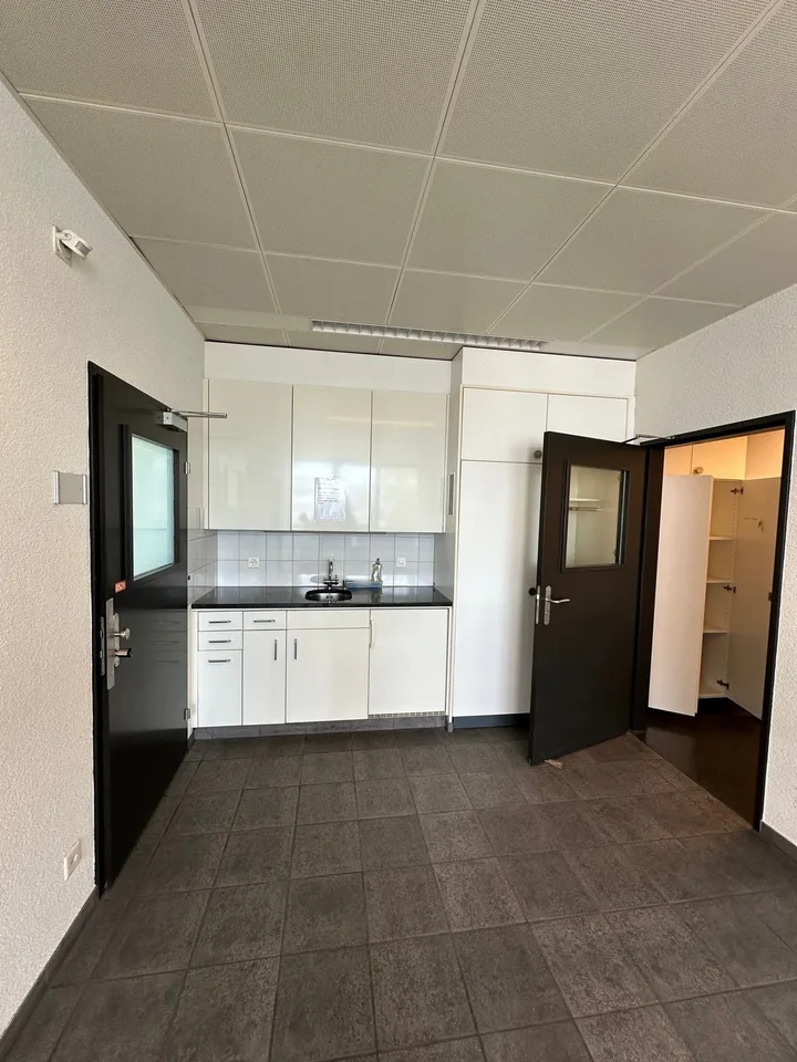 172 m2 di spazio ufficio/commerciale in una posizione attraente ad Arbon – foto 8 di 11