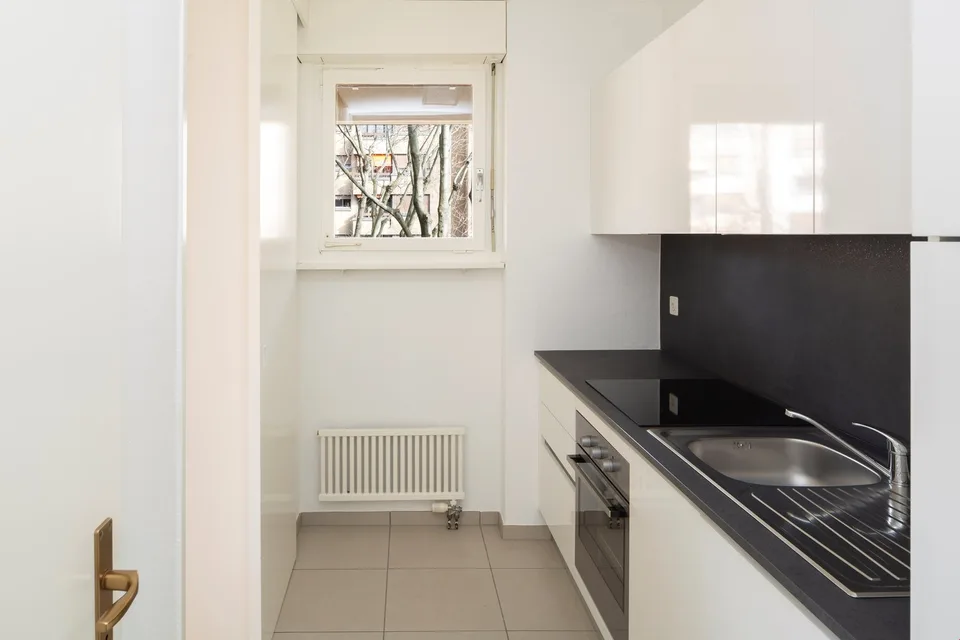 Suchst du eine schöne 2.5-Zimmer-Wohnung in Giubiasco, umgeben von Grün?