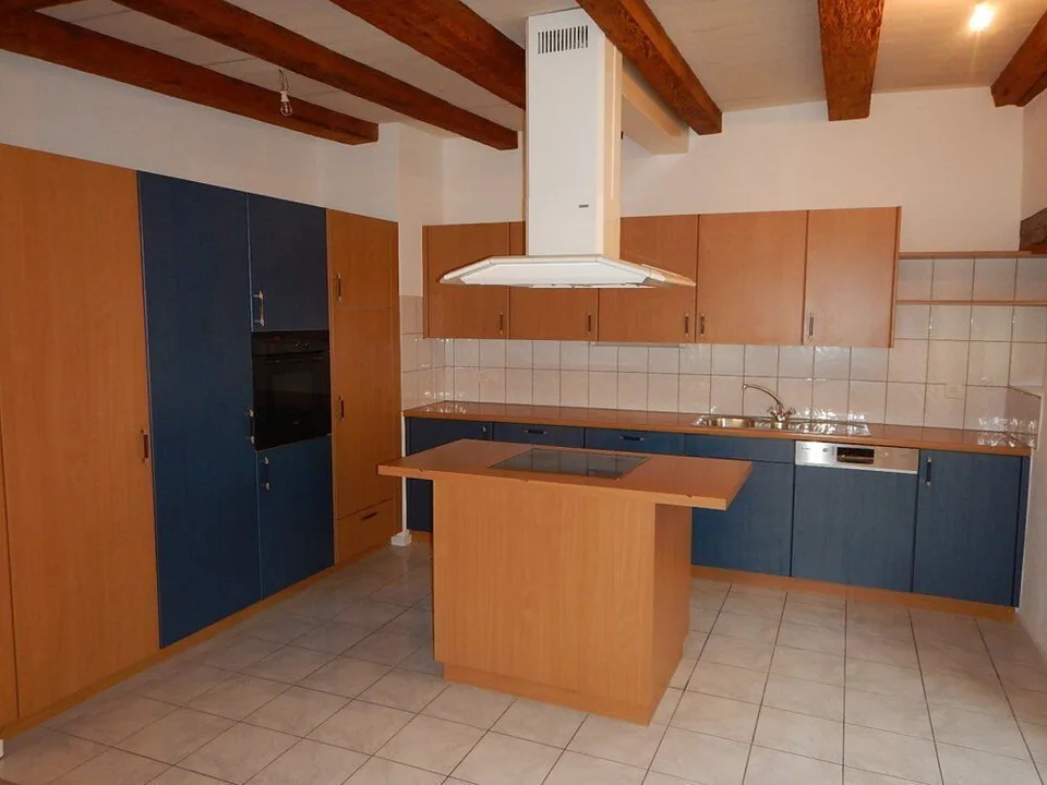 REINE-BERTHE 13, Appartement de 3.5 pièces aux poutres apparentes