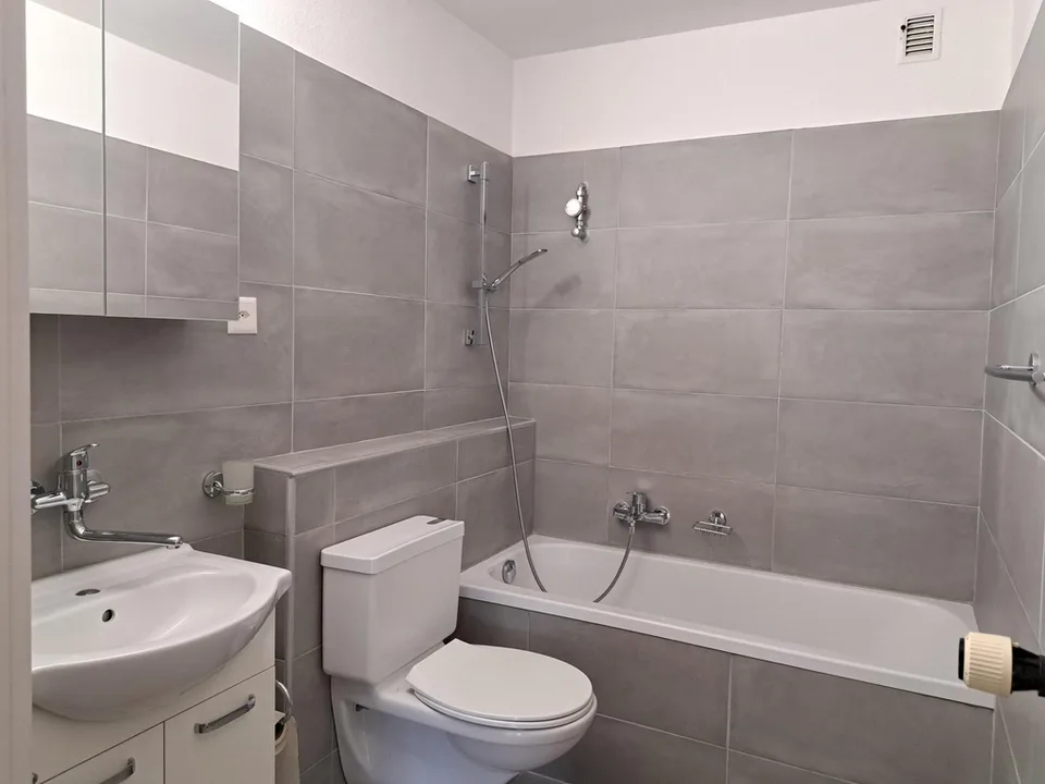 Wohnung mit 3.5 Zimmern in sonniger Lage zur Miete – Foto 21 von 22
