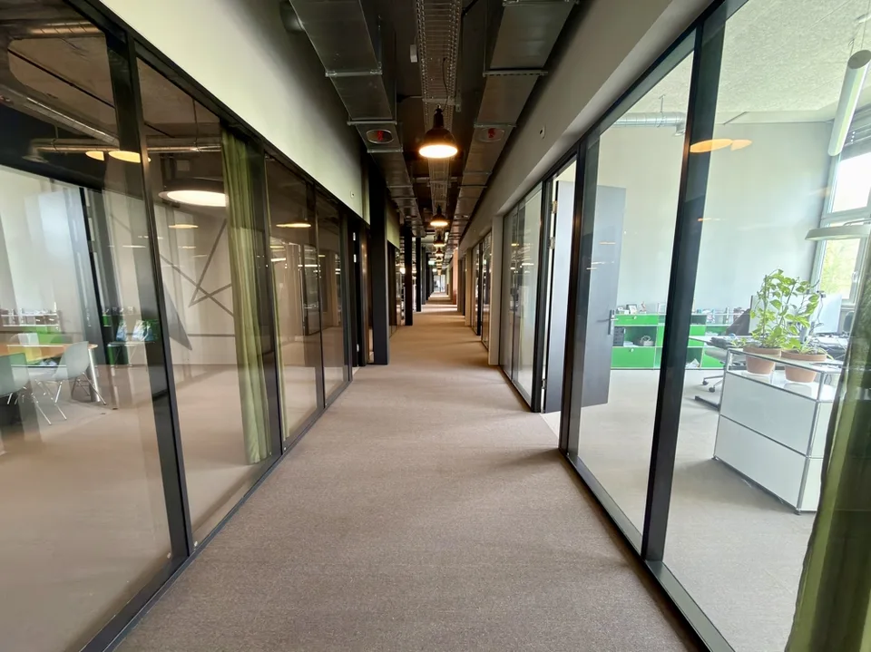 Espaces de bureau meublés de luxe dans un emplacement parfait – photo 8 sur 13