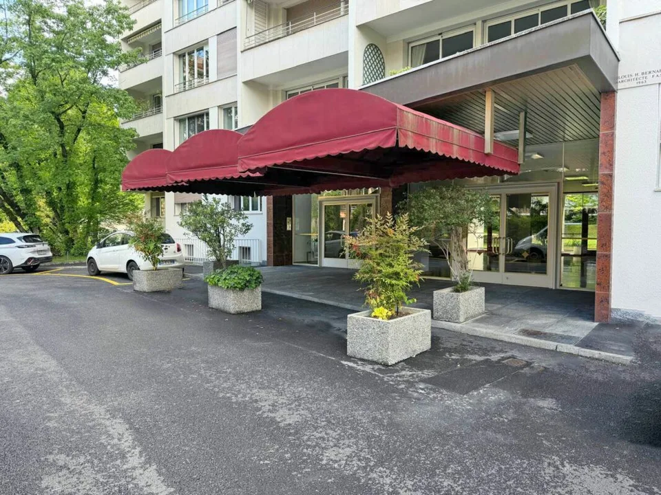 Beautiful spacious apartment with two balconies – photo 18 of 19