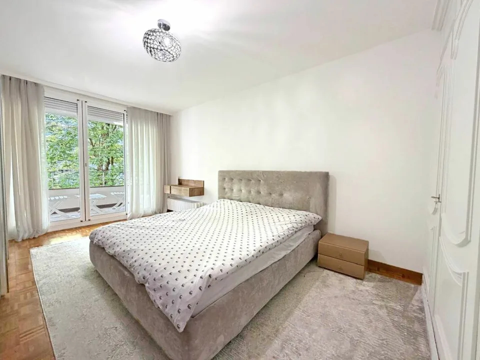 Beautiful spacious apartment with two balconies – photo 14 of 19