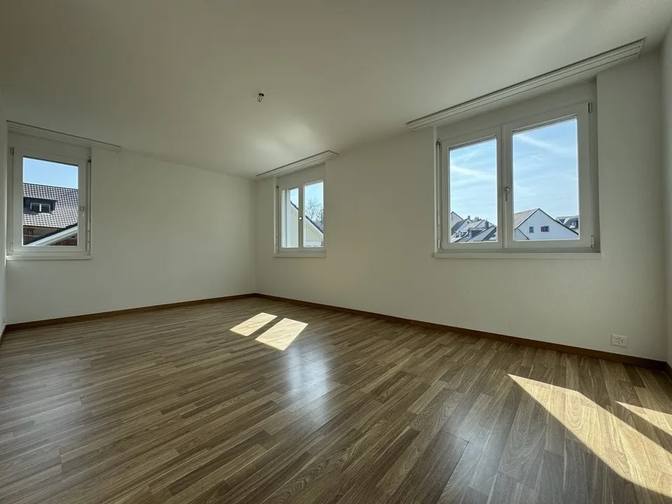 GEMÜTLICHE 4.5 ZIMMER-WOHNUNG IN BUBENDORF