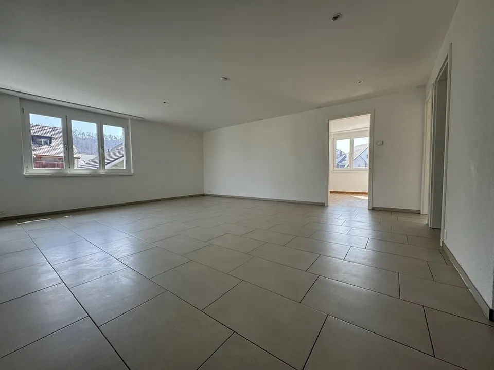 GEMÜTLICHE 4.5 ZIMMER-WOHNUNG IN BUBENDORF