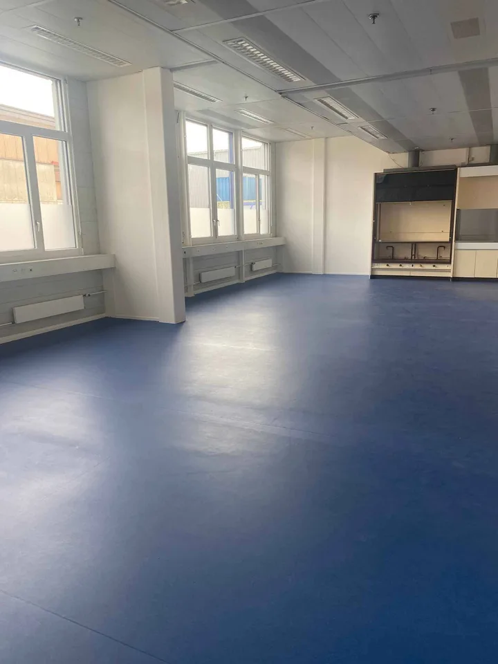 Werkstatt von 92 m2 im oberen Erdgeschoss Zone FTI