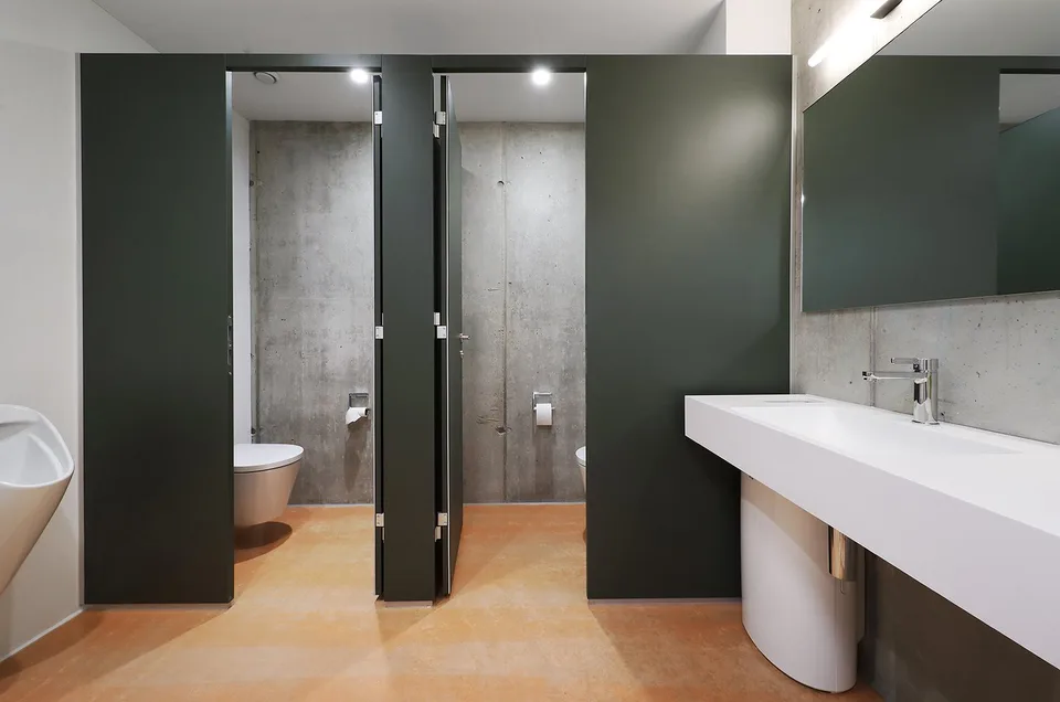 Moderne Loftfläche mit Mezzanin und grandiosem Industriecharakter – Foto 11 von 11