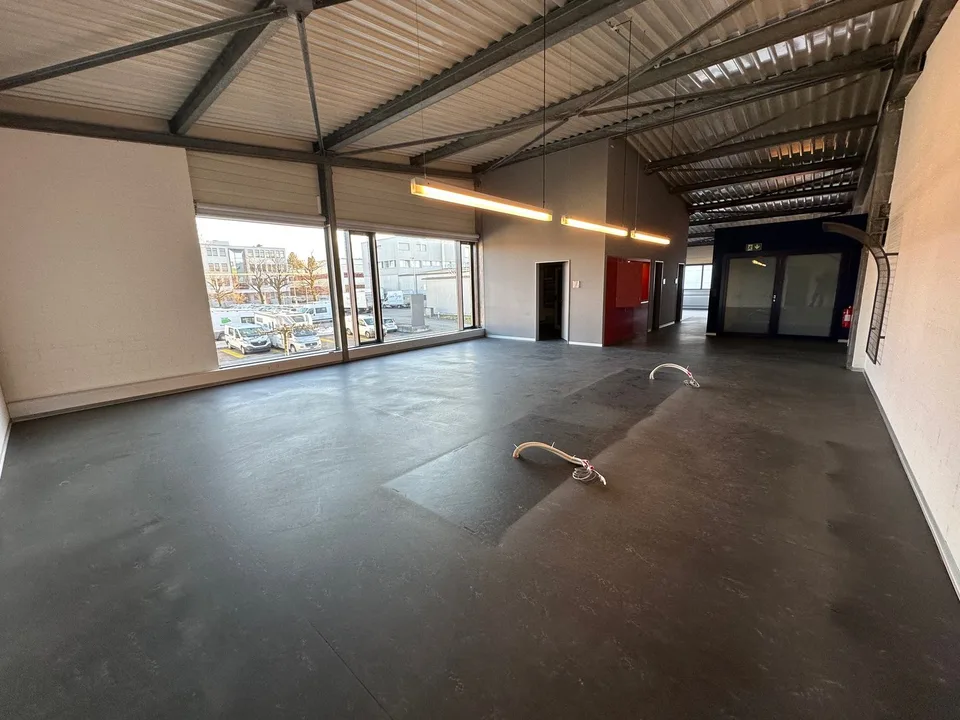 Attraktive Büroräume (420m2), optional mit Lagerfläche (260m2) in Pfäffikon ZH