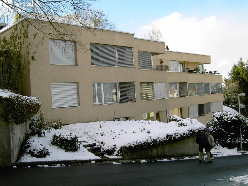 Charmante 1 & 2-Zimmer-Wohnung mit Balkon und Seeblick in Horgen – befristet bis Ende Juni 2026