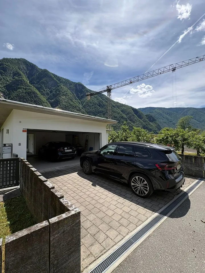 Casa unifamiliare con ampio giardino in posizione tranquilla a Grono – foto 12 di 13