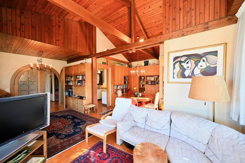 Villa con 2 Appartamenti Indipendenti e Splendida Vista Lago a 180 – Foto 11 von 13