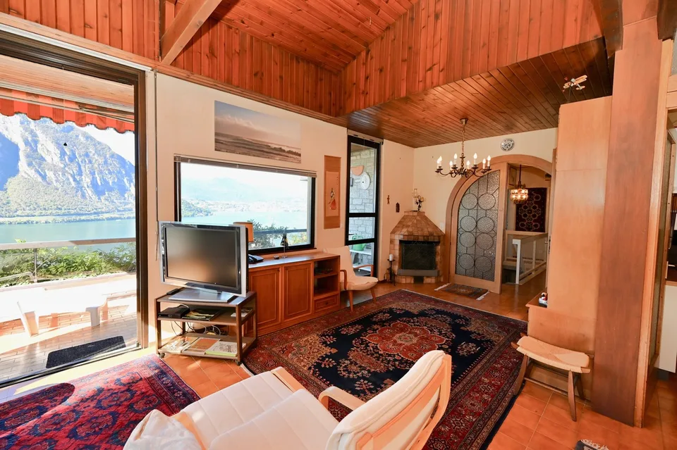 Villa con 2 Appartamenti Indipendenti e Splendida Vista Lago a 180 – Foto 8 von 13