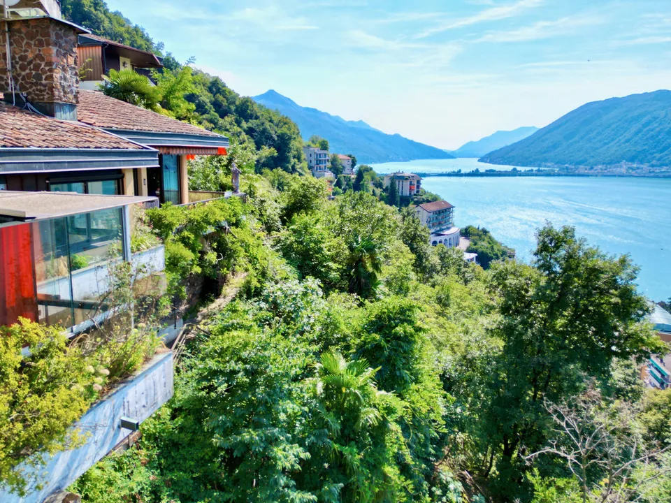 Villa mit 2 unabhängigen Apartments und herrlicher Seeblick auf 180 Grad