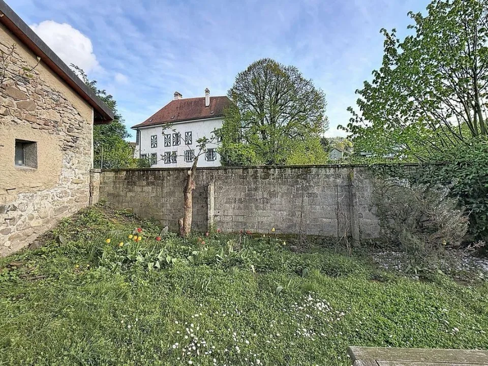 Lutry - Edificio atipico nel borgo