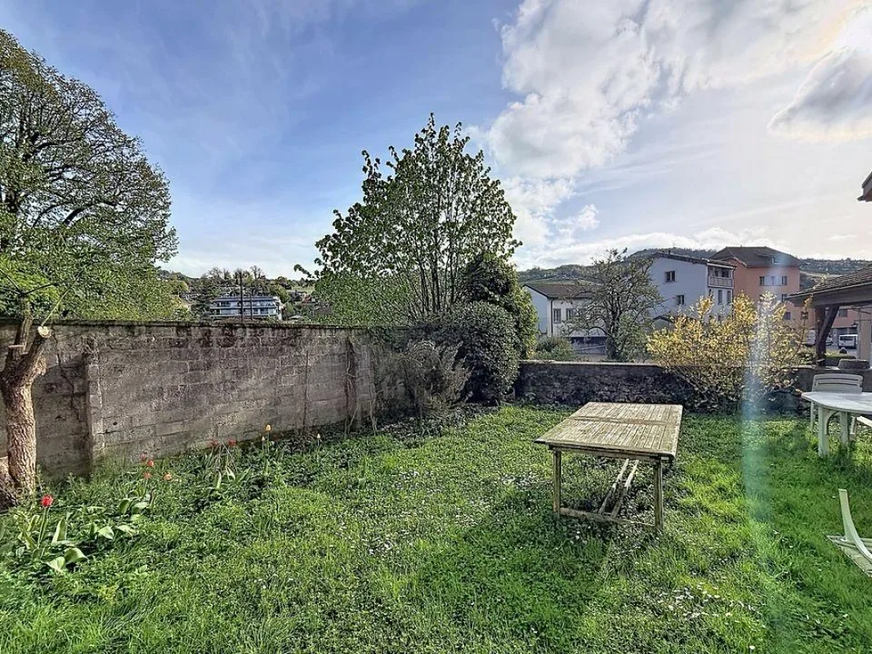 Lutry - Edificio atipico nel borgo