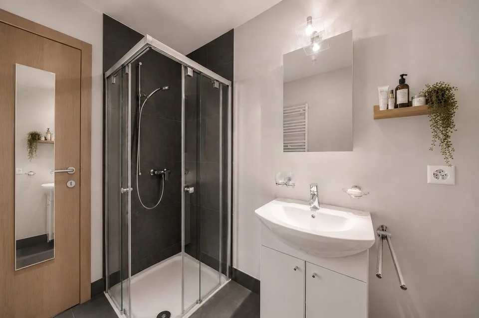 Moderne Dachgeschosswohnung im Zentrum von Villeneuve
