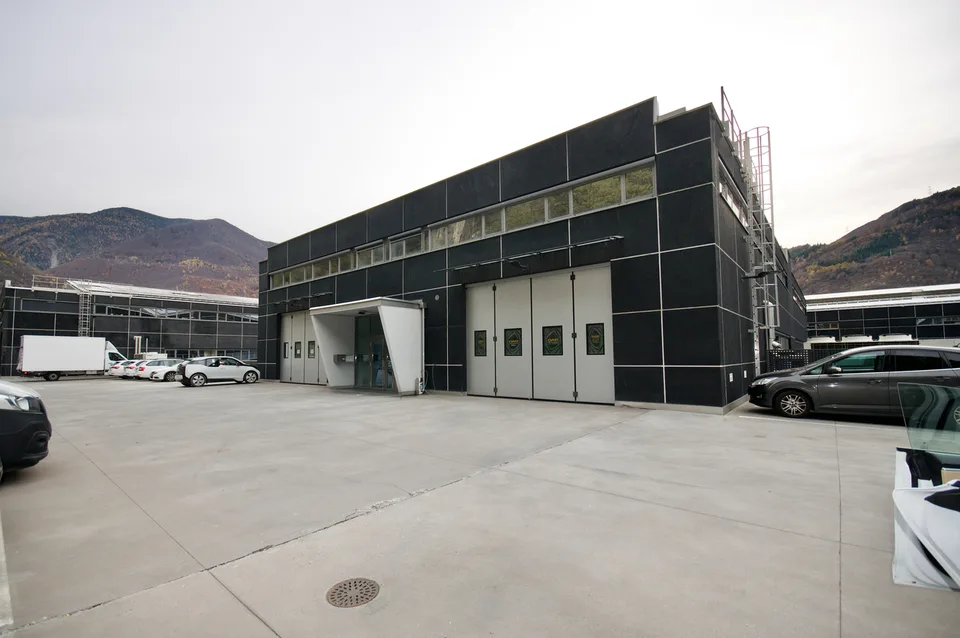 Spazio Commerciale di 338 mq con 3 uffici in Zona Comoda a Castione – foto 10 di 11