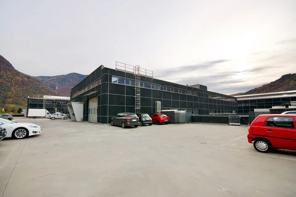 Spazio Commerciale di 338 mq con 3 uffici in Zona Comoda a Castione – foto 11 di 11