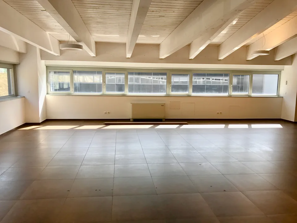 Spazio Commerciale di 338 mq con 3 uffici in Zona Comoda a Castione – foto 6 di 11