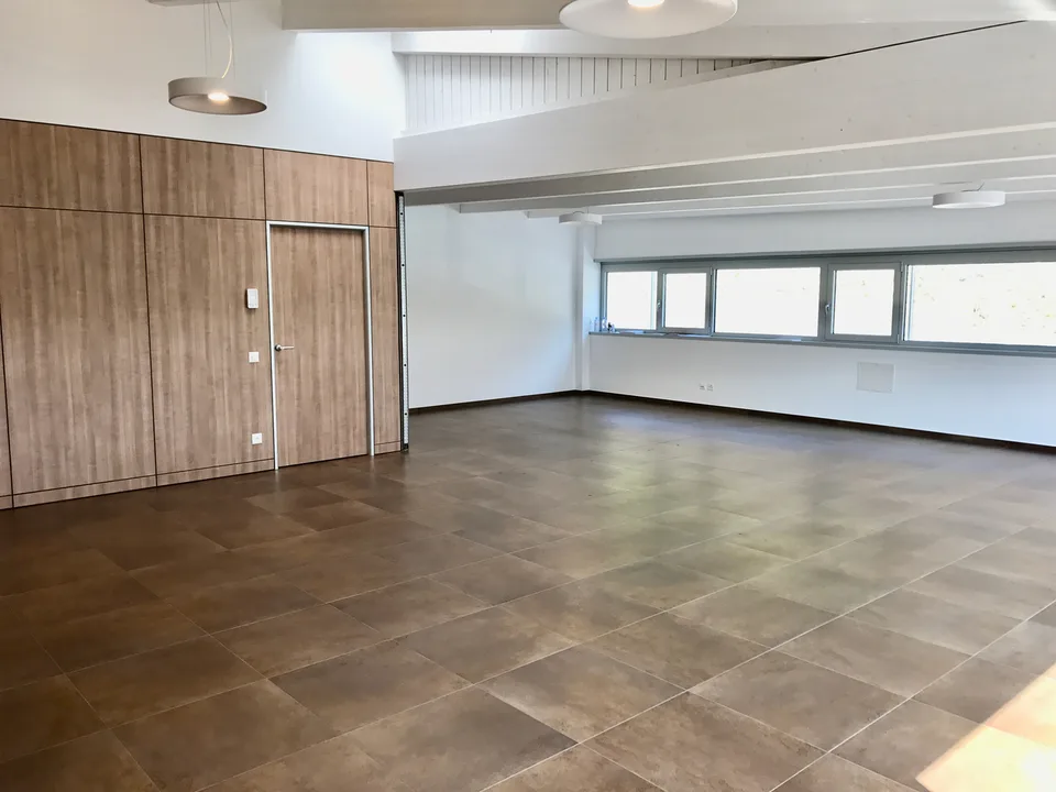 Spazio Commerciale di 338 mq con 3 uffici in Zona Comoda a Castione – foto 8 di 11