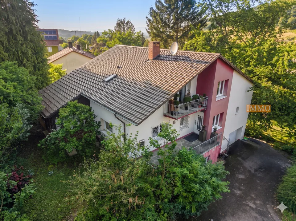 IMMORath.de - Maison spacieuse à deux familles avec potentiel sur un grand terrain