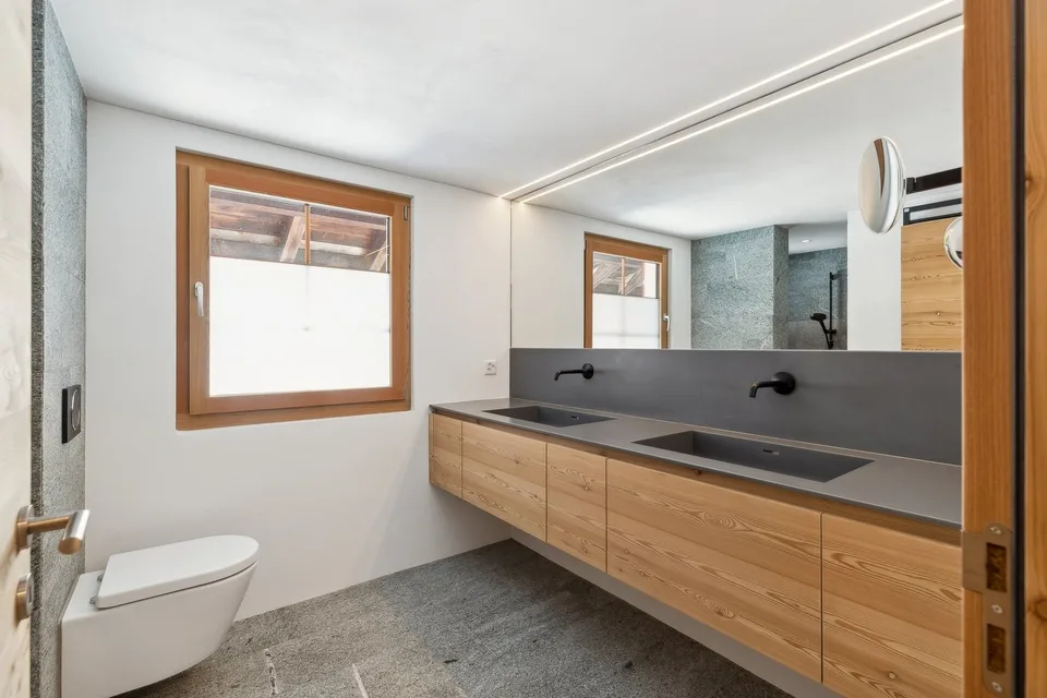 Kernsaniertes Ferienchalet mit alpinem Charme