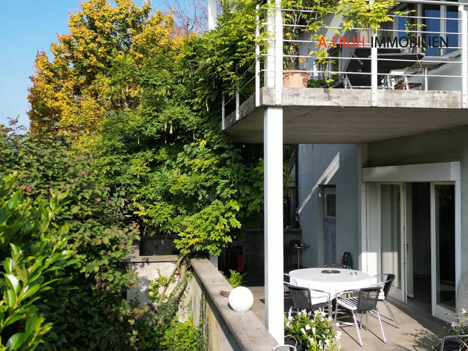 Massive Architektur trifft Loft-Design: Mehrfamilienhaus mit Weitblick