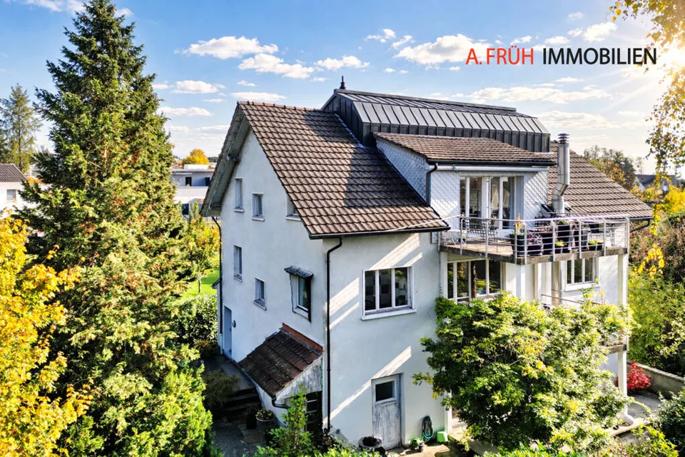 Massive Architektur trifft Loft-Design: Mehrfamilienhaus mit Weitblick