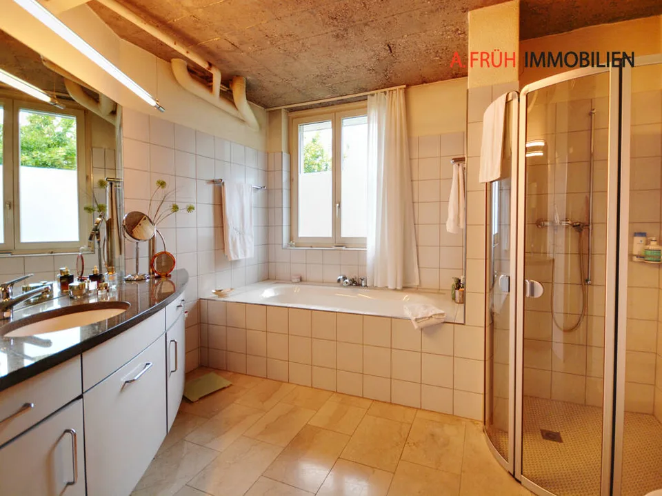 Massive Architektur trifft Loft-Design: Mehrfamilienhaus mit Weitblick