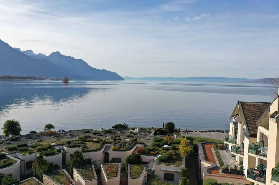 Großes Duplex mit 3.5 Zimmern und atemberaubendem Blick auf den See und die Berge