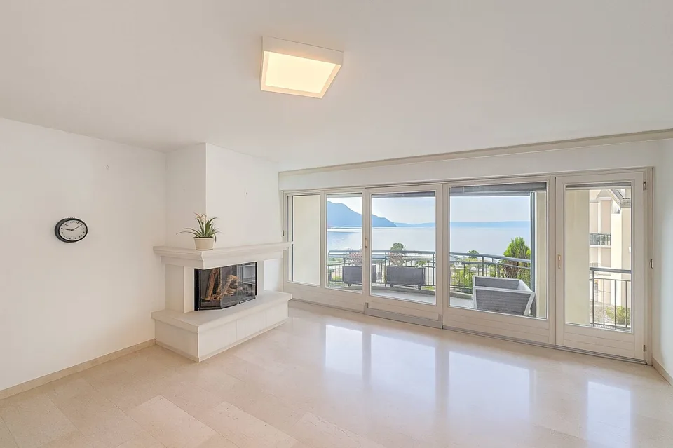 Großes Duplex mit 3.5 Zimmern und atemberaubendem Blick auf den See und die Berge