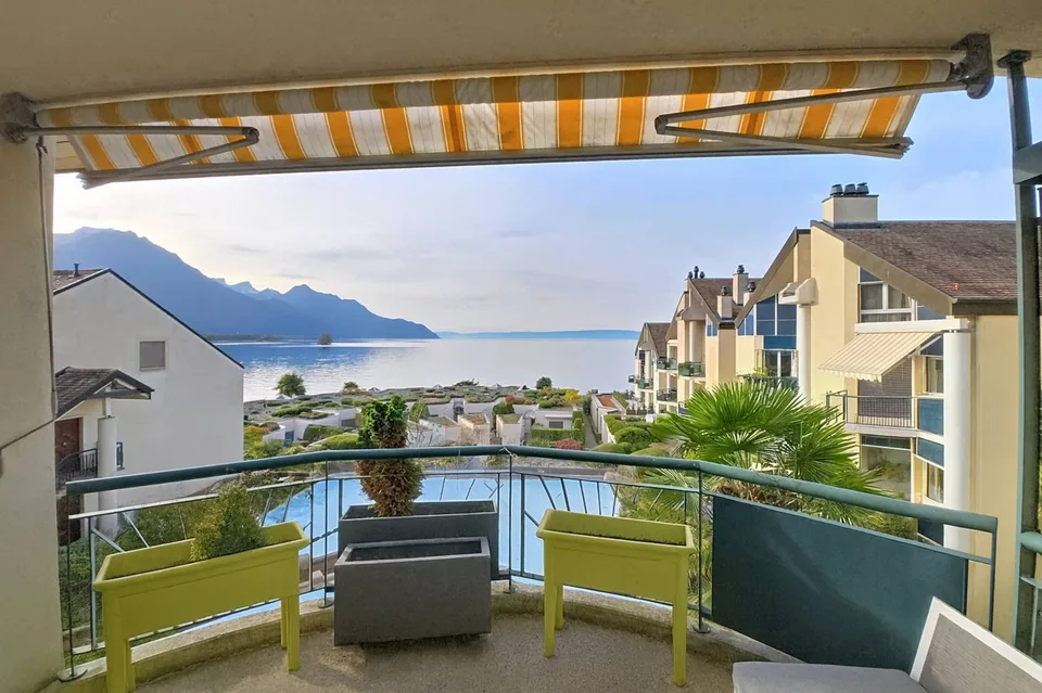 Großes Duplex mit 3.5 Zimmern und atemberaubendem Blick auf den See und die Berge