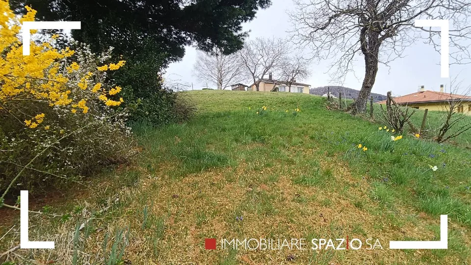 Casa di 4 1/2 locali con giardino e terreno edificabile molto tranq... – Foto 18 von 19