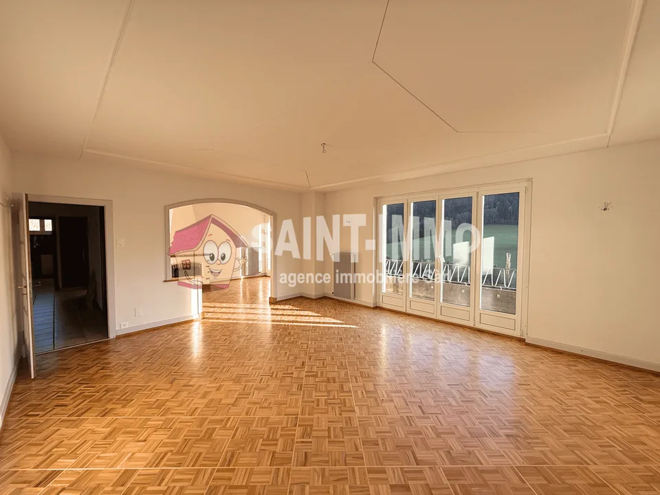 Charming family house with 9 rooms (approx. 384 m2) and large garden and terrace