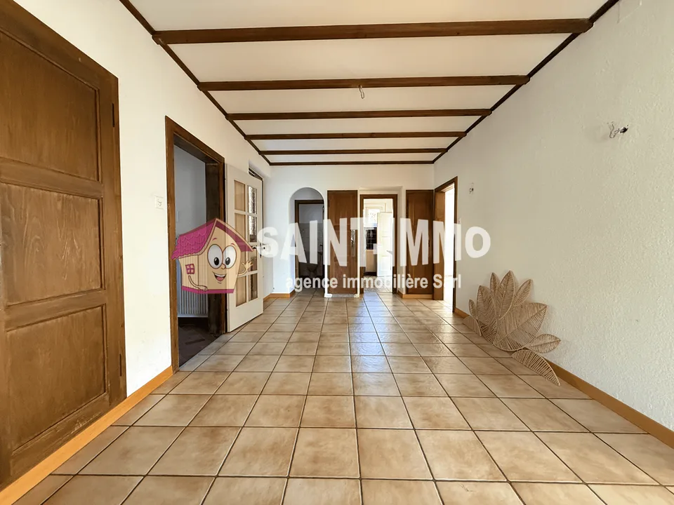 Charming family house with 9 rooms (approx. 384 m2) and large garden and terrace